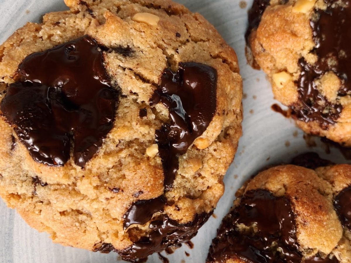 Peanut Butter Chocolate Chunk&nbsp;Cookies